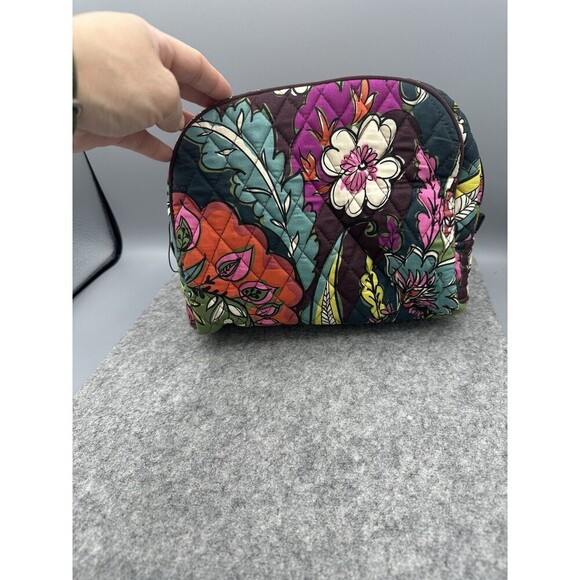 Limited Edition Vera Bradley Makeup Bag, Great For Travel Easy Clean - Picture 5 of 7